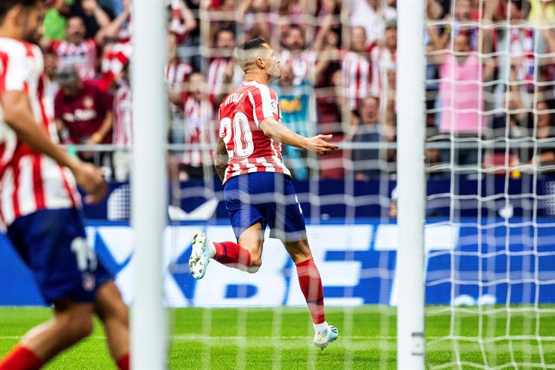 El Atlético de Madrid asalta el liderato tras remontar al Eibar El Atlético de Madrid asalta el liderato tras remontar al Eibar