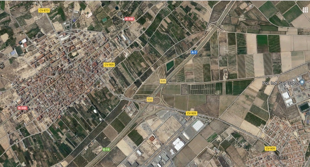 Bomberos de Elche y Crevillent intervienen en un accidente múltiple en la A-7 que ha dejado cinco heridos Bomberos de Elche y Crevillent intervienen en un accidente múltiple en la A-7 que ha dejado cinco heridos