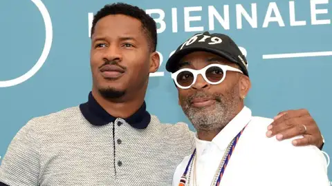 Los directores Nate Parker y Spike Lee, en la Mostra de Venecia 2019 Han presentado la nueva película del primero, 'American Skin', sobre la brutalidad policial