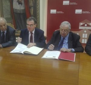 Firma del convenio en la Universidad de Castilla-La Mancha Firma del convenio en la Universidad de Castilla-La Mancha