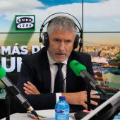 El ministro Fernando Grande-Marlaska durante una entrevista con Carlos Alsina