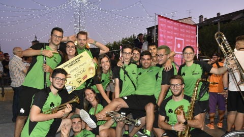 La charanga aspense 'Los Tr&eacute;boles' recibiendo el primer premio