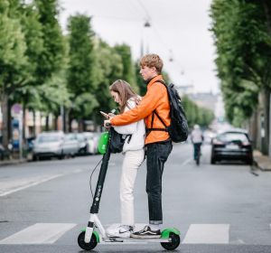 Diseñan asfalto inteligente que aumenta la seguridad de patinetes eléctricos Diseñan asfalto inteligente que aumenta la seguridad de patinetes eléctricos