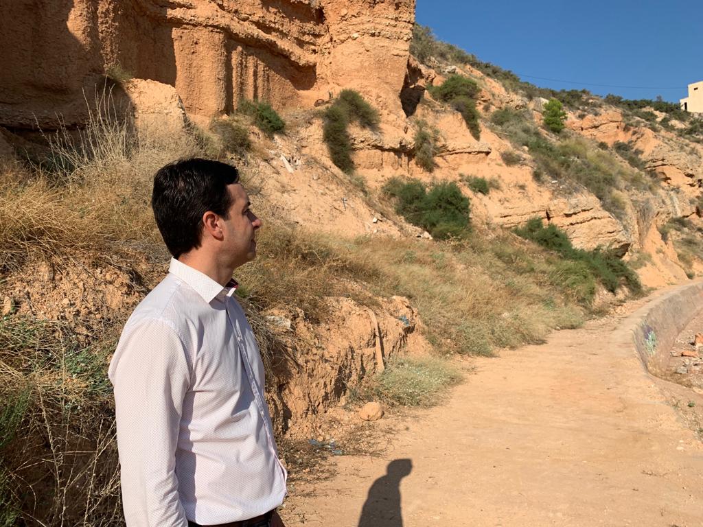 La Diputación de Alicante destina 10.000 euros para la limpieza del cauce de la Rambla de Castellar de Crevillent La Diputación de Alicante destina 10.000 euros para la limpieza del cauce de la Rambla de Castellar de Crevillent