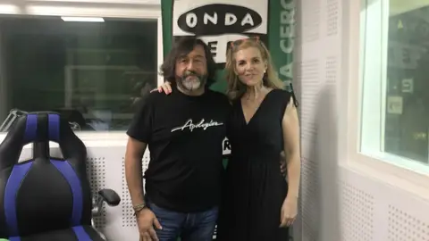 Josi Lage en los estudios de Onda Cero Ourense Josi Lage en los estudios de Onda Cero Ourense