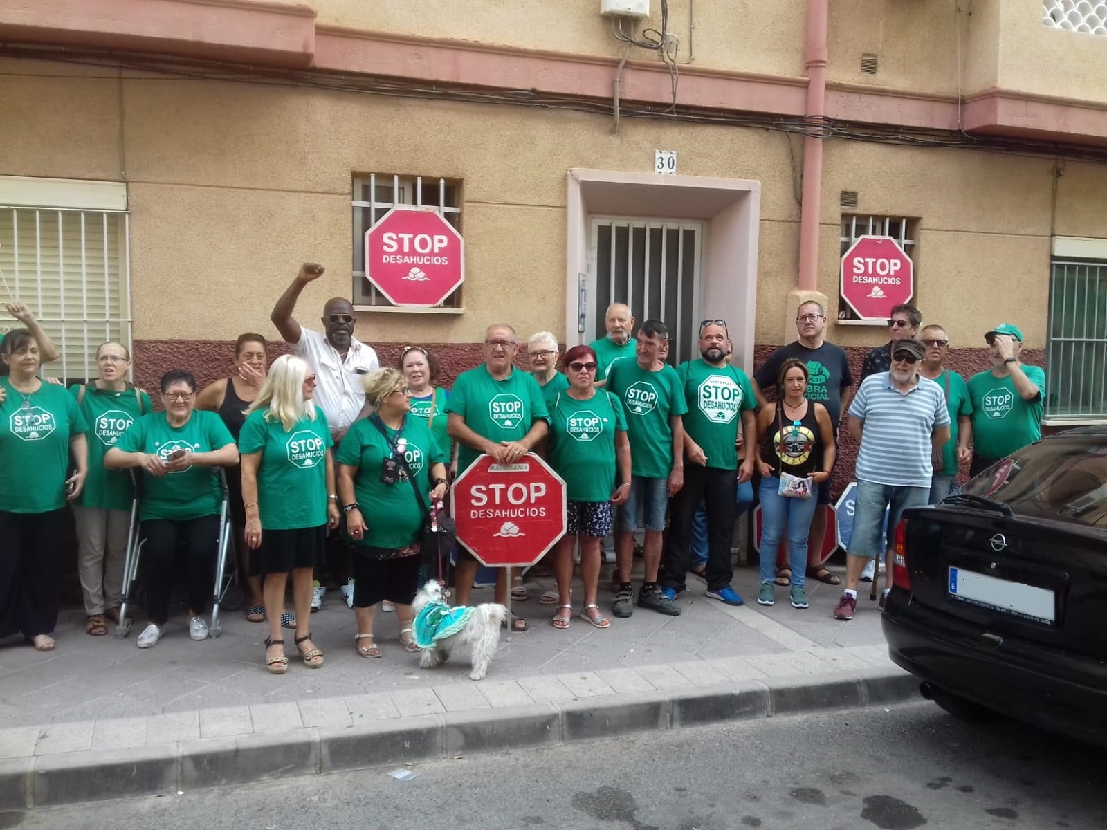 La Plataforma de Afectados por las Hipotecas de Elche paraliza por segunda vez este año un desahucio en Carrús La Plataforma de Afectados por las Hipotecas de Elche paraliza por segunda vez este año un desahucio en Carrús