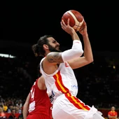 Ricky Rubio lanza a canasta en el partido contra Irán Ricky Rubio lanza a canasta en el partido contra Irán