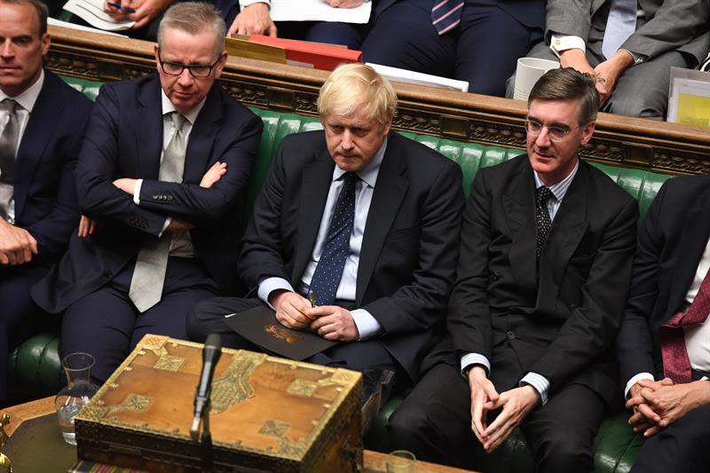 El Parlamento británico aprueba una enmienda que obliga a pedir una prórroga del 'Brexit' El Parlamento británico aprueba una enmienda que obliga a pedir una prórroga del 'Brexit'