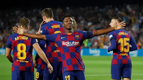 Ansu Fati celebra junto a los demás jugadores su gol con el Barça Ansu Fati celebra junto a los demás jugadores su gol con el Barça