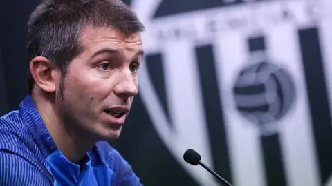 El técnico del Valencia, Albert Celades El técnico del Valencia, Albert Celades