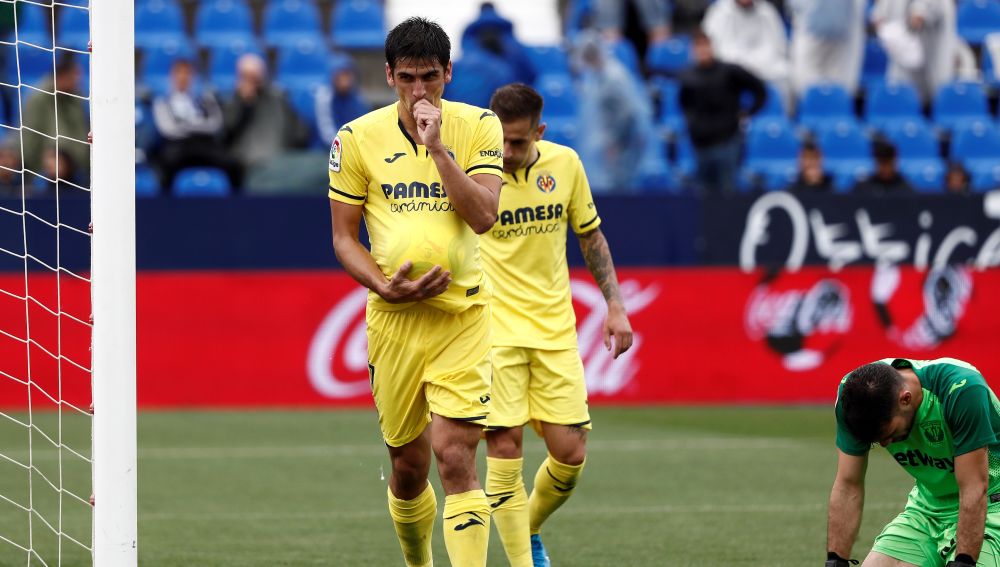 Gerard Moreno celebra uno de sus goles con el Villarreal