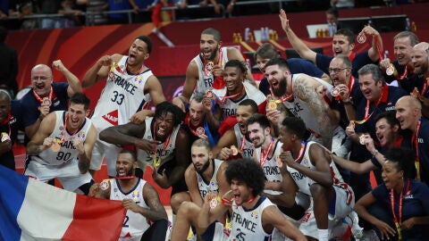 Francia celebra su tercer puesto en el Mundial de Baloncesto 2019