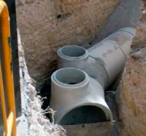 Tubería en las obras de construcción de un colector de aguas pluviales en Elche. Tubería en las obras de construcción de un colector de aguas pluviales en Elche.