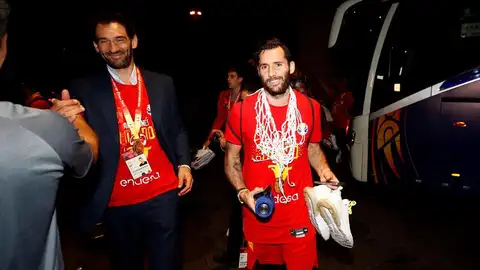 Jorge Garbajosa con Rudy Fernández en la celebración del Mundial de baloncesto Jorge Garbajosa con Rudy Fernández en la celebración del Mundial de baloncesto
