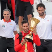 laSexta Deportes (16-09-19) La selección de baloncesto ofrece el trofeo de campeones del mundo a la afición laSexta Deportes (16-09-19) La selección de baloncesto ofrece el trofeo de campeones del mundo a la afición