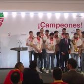 El presidente Pedro Sánchez recibe en la Moncloa a los campeones del Mundial de baloncesto
