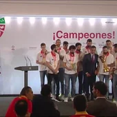 El presidente Pedro Sánchez recibe en la Moncloa a los campeones del Mundial de baloncesto El presidente Pedro Sánchez recibe en la Moncloa a los campeones del Mundial de baloncesto