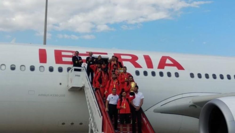 La selección española a su llegada a Madrid.