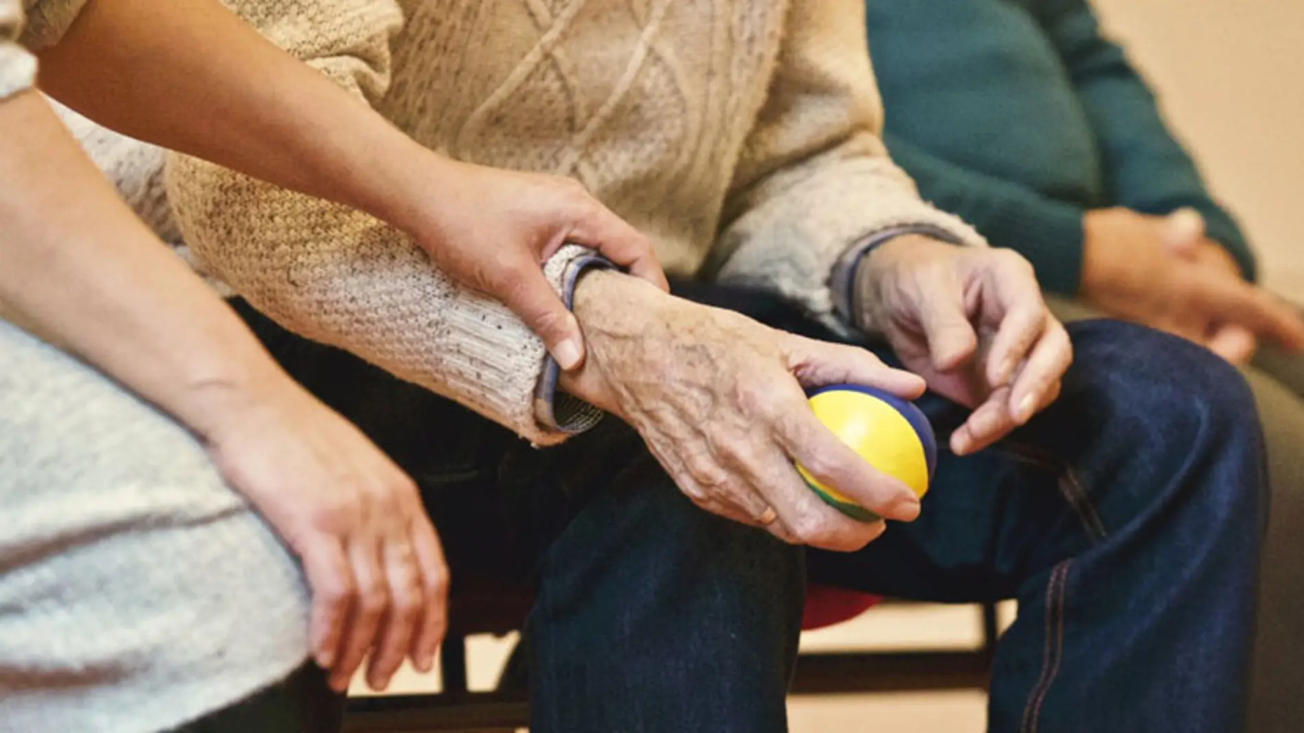 En España, una de cada seis personas mayores de 65 años padece Alzheimer