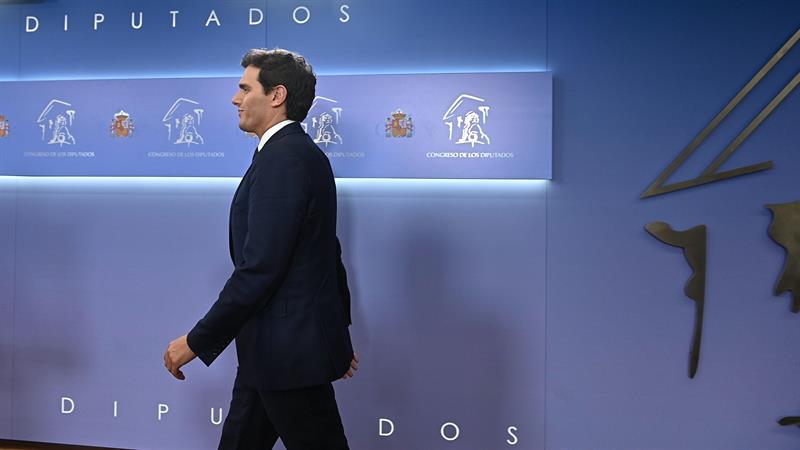 Rivera: "Sánchez ha intentado culpar a los españoles diciéndoles que votan mal" Rivera: "Sánchez ha intentado culpar a los españoles diciéndoles que votan mal"
