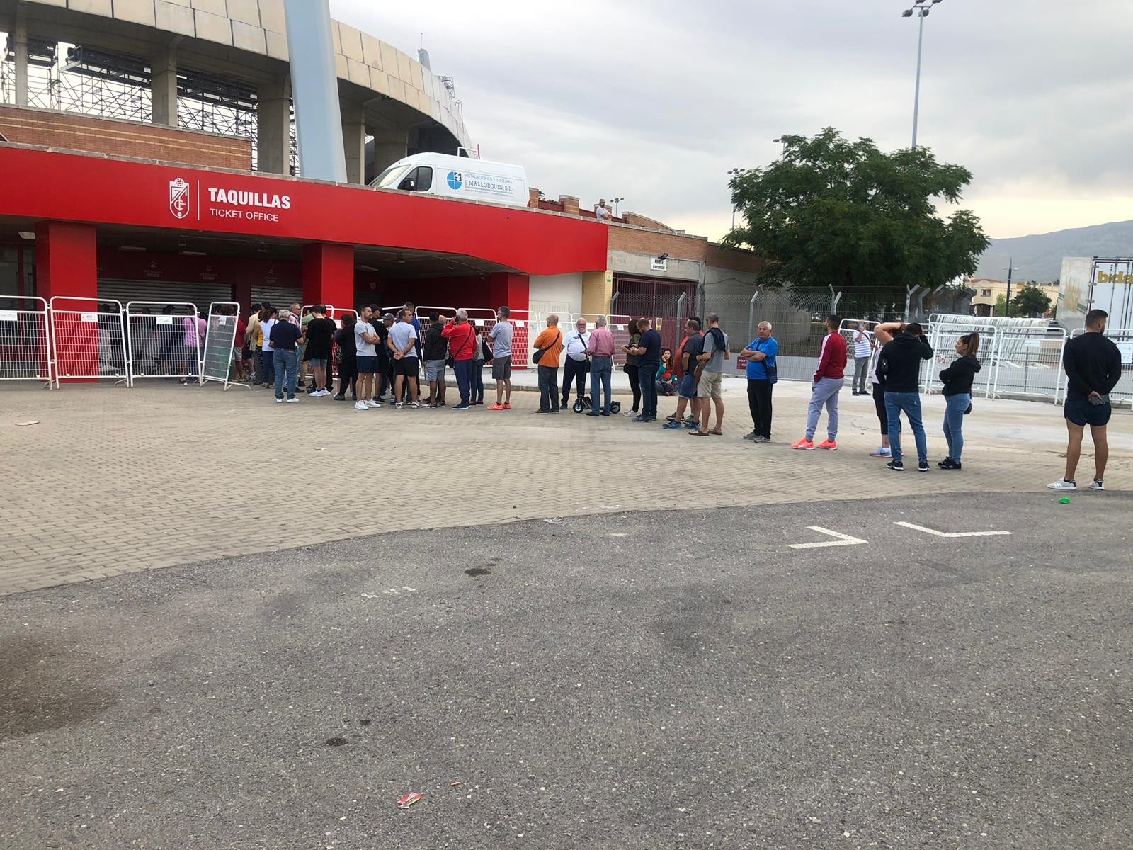 El Granada vende casi todo el papel el primer día de taquilla ante el Barça. Onda Deportiva Granada 17/09/2019 El Granada vende casi todo el papel el primer día de taquilla ante el Barça. Onda Deportiva Granada 17/09/2019
