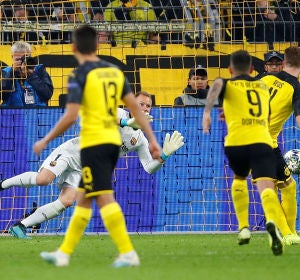 Ter Stegen detiene el penalti de Reus en el Signal Iduna Park Ter Stegen detiene el penalti de Reus en el Signal Iduna Park