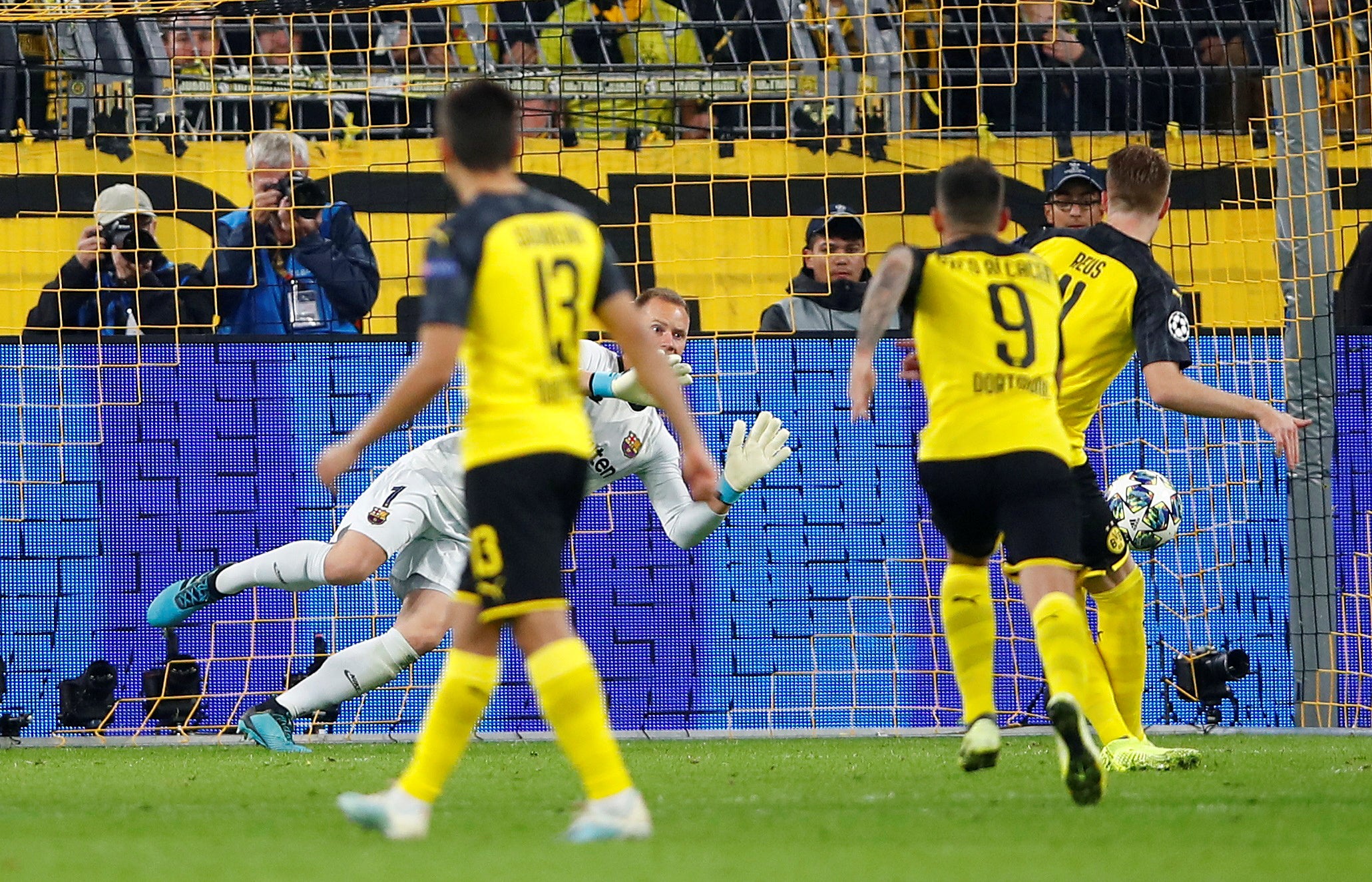 Así hemos vivido el empate entre Borussia Dortmund y FC Barcelona en la primera jornada de Champions League Así hemos vivido el empate entre Borussia Dortmund y FC Barcelona en la primera jornada de Champions League