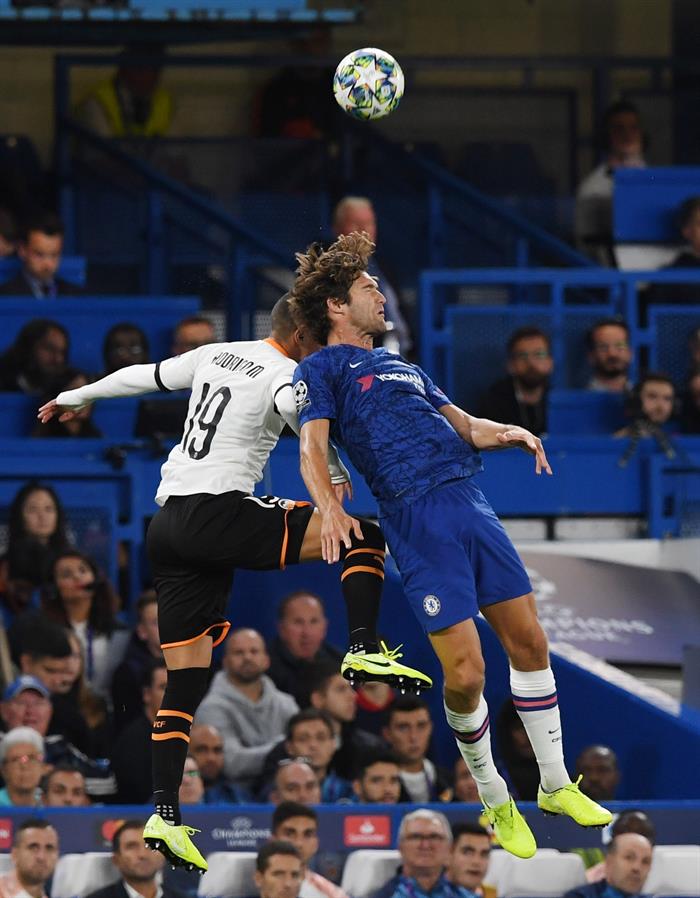 Rodrigo y un penalti fallado por el Chelsea dan la primera victoria en Champions y tranquilidad a Celades Rodrigo y un penalti fallado por el Chelsea dan la primera victoria en Champions y tranquilidad a Celades