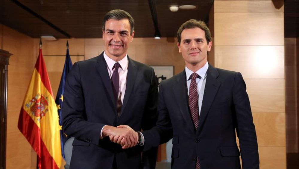 VOTA: ¿Cree que acierta Rivera al no descartar un acuerdo postelectoral con el PSOE? VOTA: ¿Cree que acierta Rivera al no descartar un acuerdo postelectoral con el PSOE?