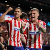 Los jugadores del Atlético de Madrid celebran el gol de Herrera contra la Juventus
