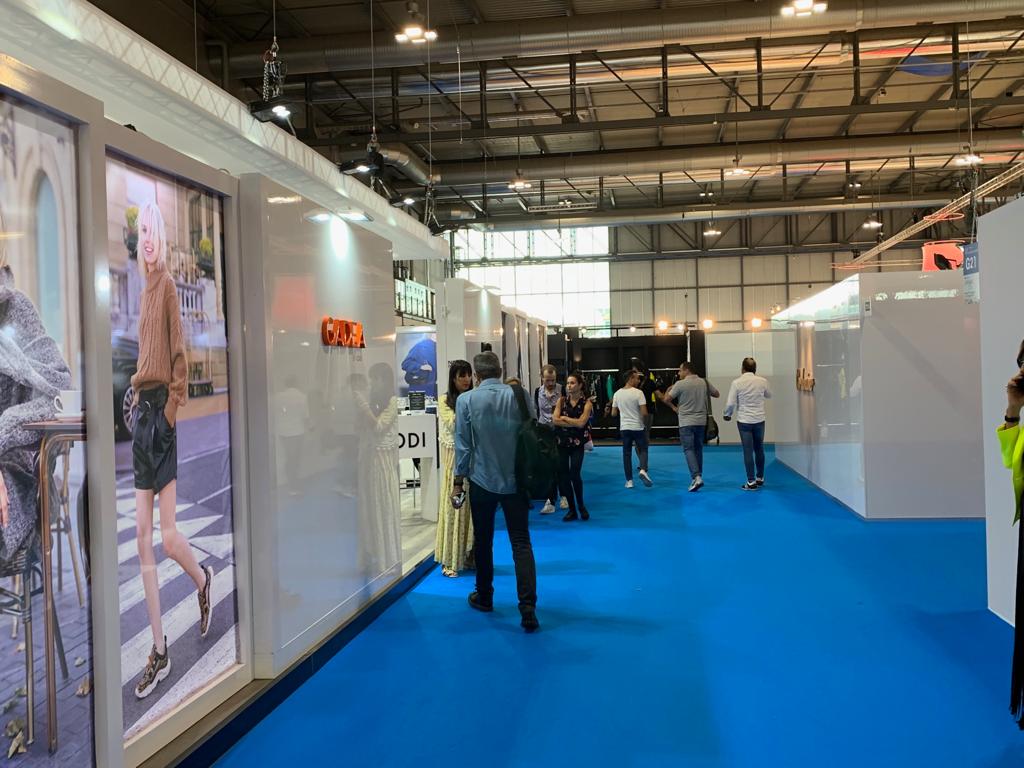 El ánimo de los empresarios de calzado toma oxígeno en la feria MICAM de Milán El ánimo de los empresarios de calzado toma oxígeno en la feria MICAM de Milán