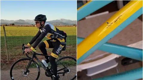 Carlos López enseña su bicicleta rota Carlos López enseña su bicicleta rota