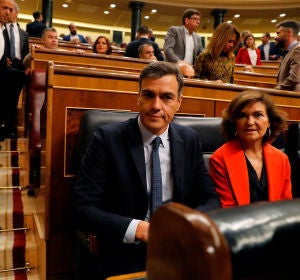 Pedro Sánchez junto a Carmen Calvo en la sesión de control al Gobierno Pedro Sánchez junto a Carmen Calvo en la sesión de control al Gobierno
