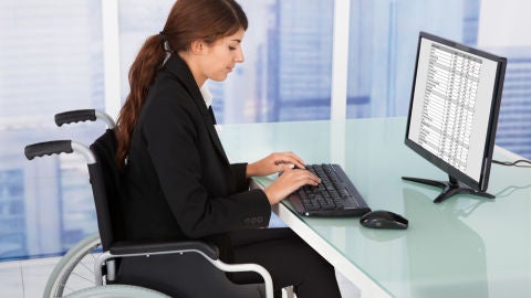 Las nuevas tecnolog&iacute;as permiten trabajar sin desplazarse facilitando la inclusi&oacute;n laboral de discapacitados 