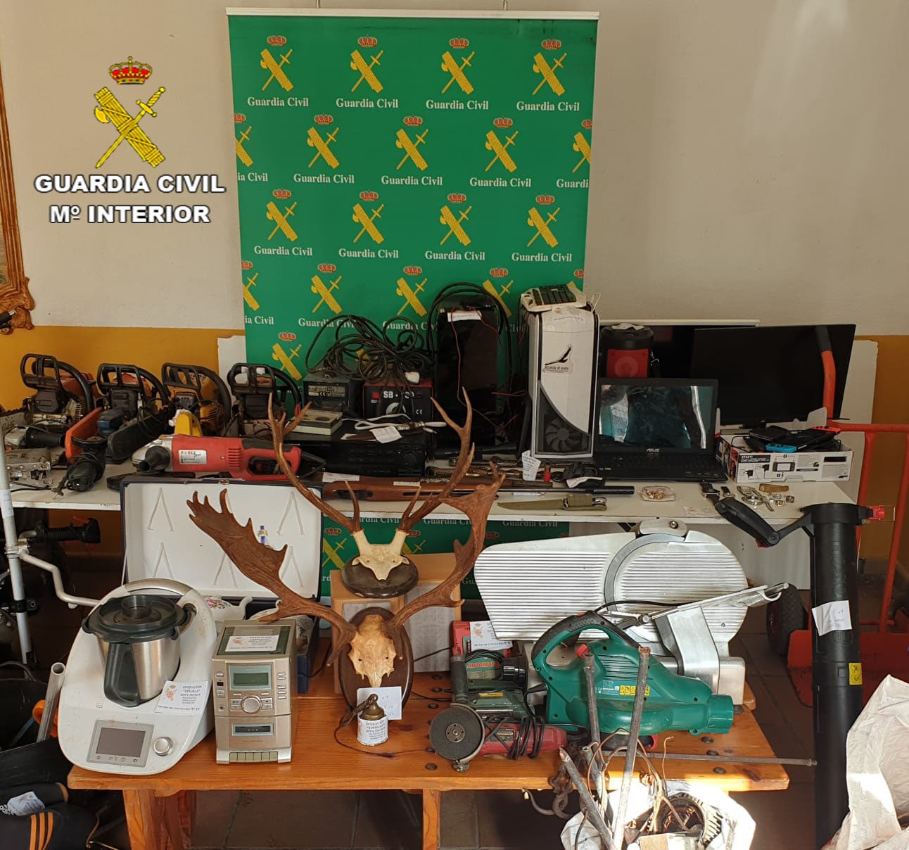 Detienen a siete personas por varios robos cometidos en diferentes localidades de la provincia Detienen a siete personas por varios robos cometidos en diferentes localidades de la provincia