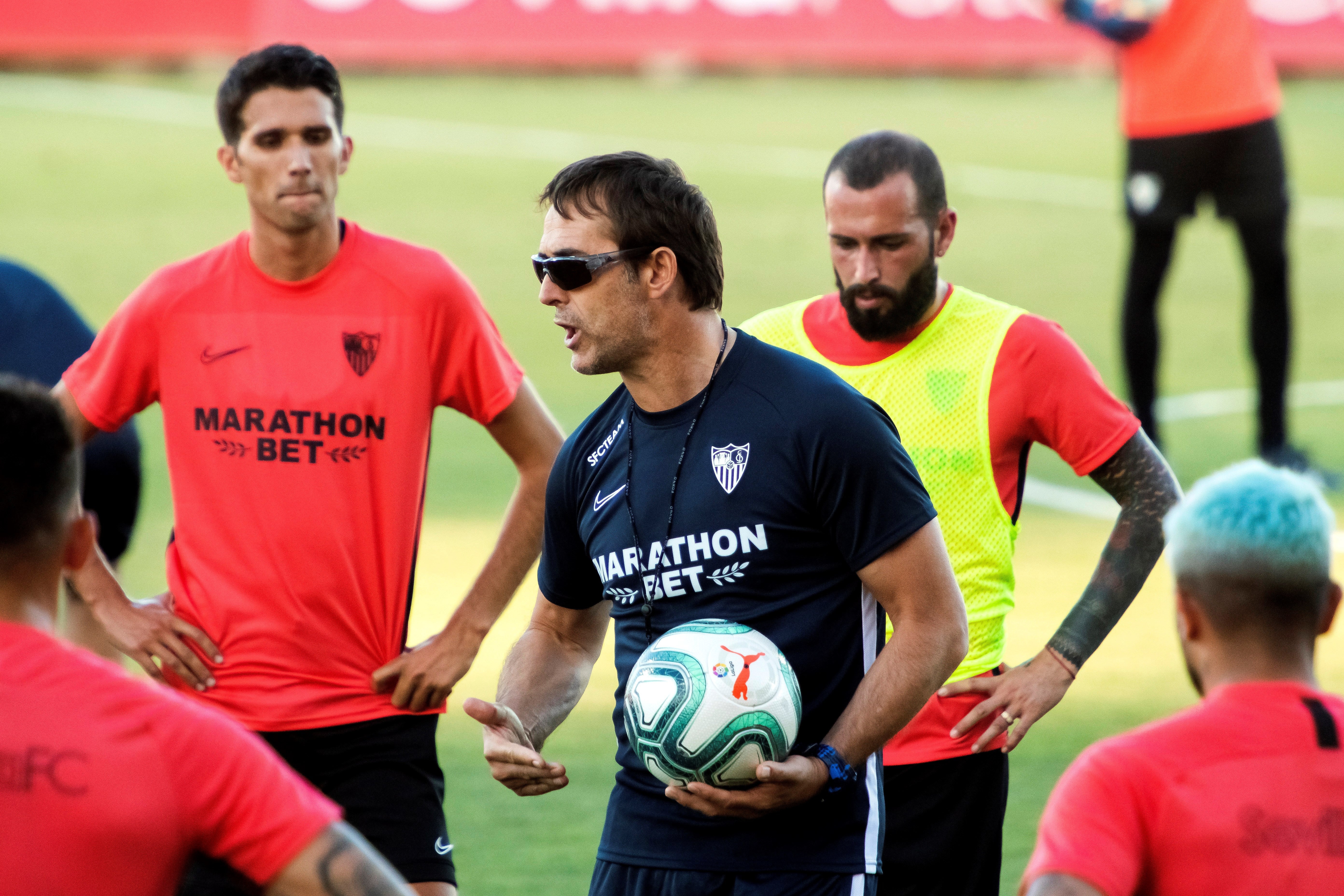 Lopetegui y el Madrid: "Montar dos caballos a la vez es imposible y tenemos al Qarabag" Lopetegui y el Madrid: "Montar dos caballos a la vez es imposible y tenemos al Qarabag"