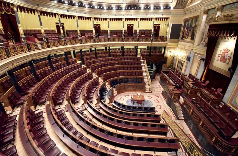 Los diputados elegidos el 10N cobrarán un mínimo de 3.800 euros y recibirán iPad y iPhone nuevos Los diputados elegidos el 10N cobrarán un mínimo de 3.800 euros y recibirán iPad y iPhone nuevos