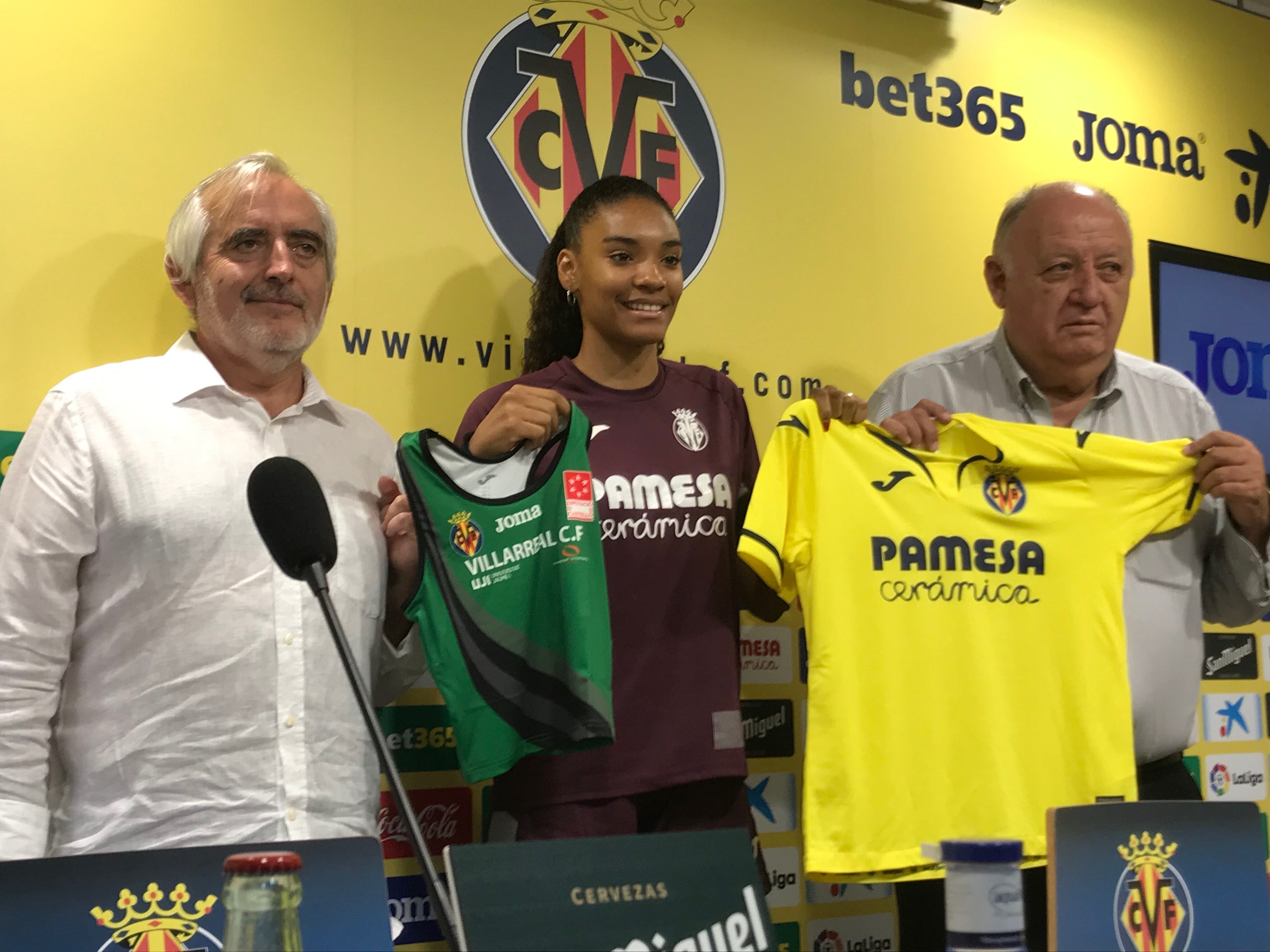 Salma Parralluelo ya luce los colores del Villarreal y del Playas Salma Parralluelo ya luce los colores del Villarreal y del Playas