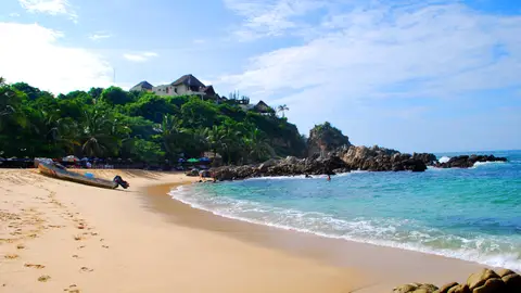 Playa en Puerto Escondido, Oaxaca Playa en Puerto Escondido, Oaxaca