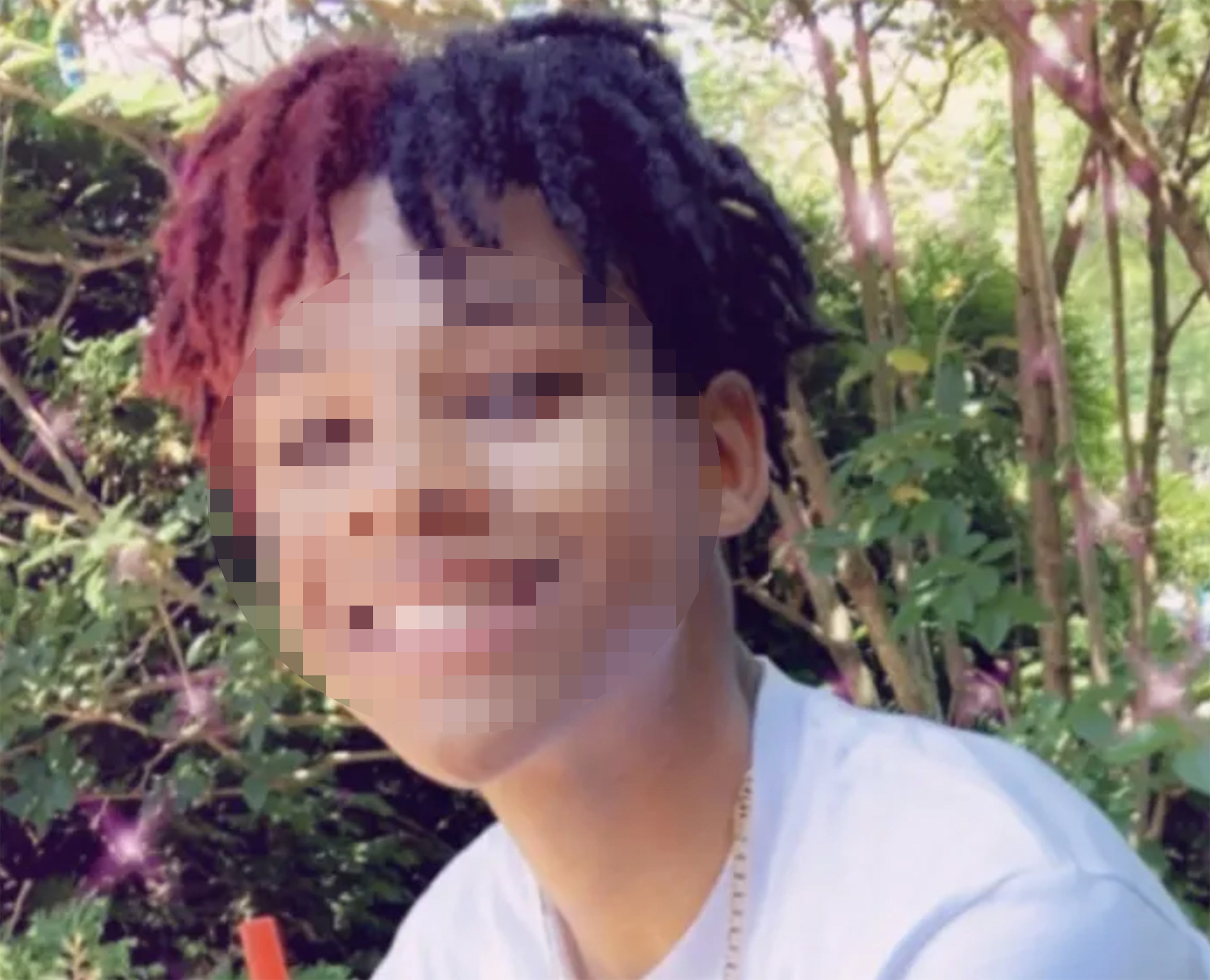 Más de 50 adolescentes graban y difunden en directo el asesinato de un joven de 16 años en EE.UU. Más de 50 adolescentes graban y difunden en directo el asesinato de un joven de 16 años en EE.UU.