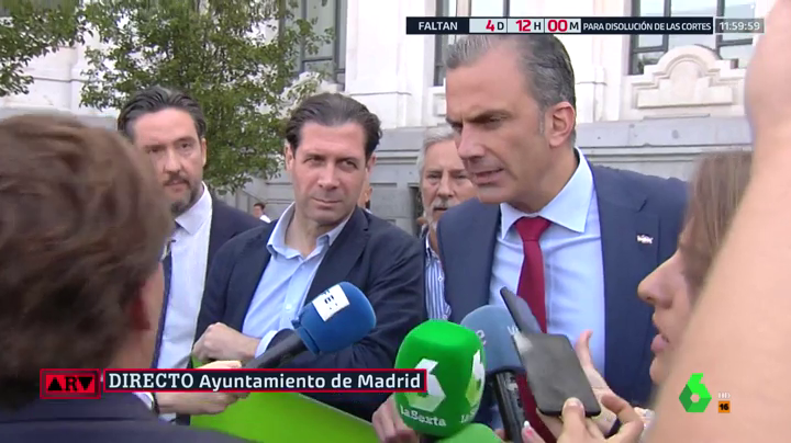 Tenso enfrentamiento entre Almeida y Ortega Smith en el minuto de silencio por la última mujer asesinada en Madrid Tenso enfrentamiento entre Almeida y Ortega Smith en el minuto de silencio por la última mujer asesinada en Madrid