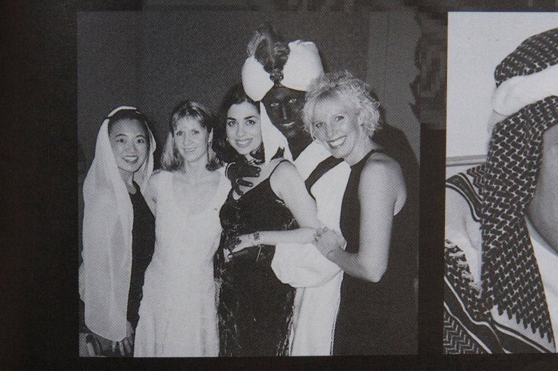 Trudeau se disculpa por una fotografía de 2001 en la que sale disfrazado de Aladdin Trudeau se disculpa por una fotografía de 2001 en la que sale disfrazado de Aladdin