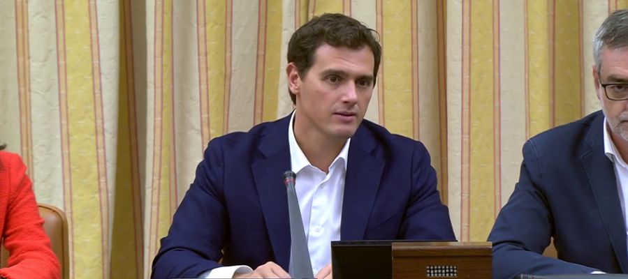 Albert Rivera: "Ojalá algún día sin Sánchez en el Gobierno el PSOE vuelva al contitucionalismo" Albert Rivera: "Ojalá algún día sin Sánchez en el Gobierno el PSOE vuelva al contitucionalismo"