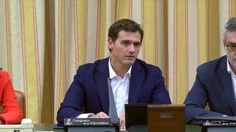 Albert Rivera: "Ojalá algún día sin Sánchez en el Gobierno el PSOE vuelva al contitucionalismo" Albert Rivera: "Ojalá algún día sin Sánchez en el Gobierno el PSOE vuelva al contitucionalismo"
