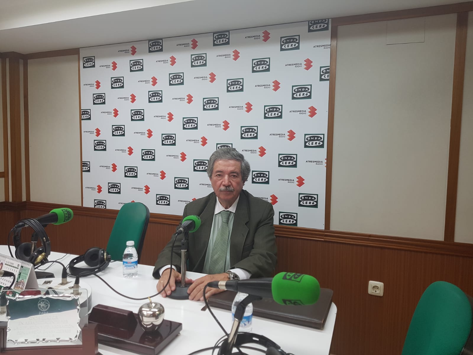El Aeropuerto de Ciudad Real ofrecerá el domingo 29 de septiembre el primer servicio de helicóptero cinegético. El Aeropuerto de Ciudad Real ofrecerá el domingo 29 de septiembre el primer servicio de helicóptero cinegético.