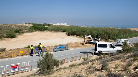Trabajos para acometer la zanja denunciada por la asociación DUNASS. Trabajos para acometer la zanja denunciada por la asociación DUNASS.