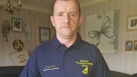 El fontanero James Anderson