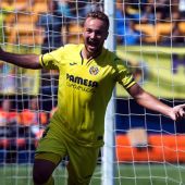 Ontiveros celebra un gol con el Villarreal. 