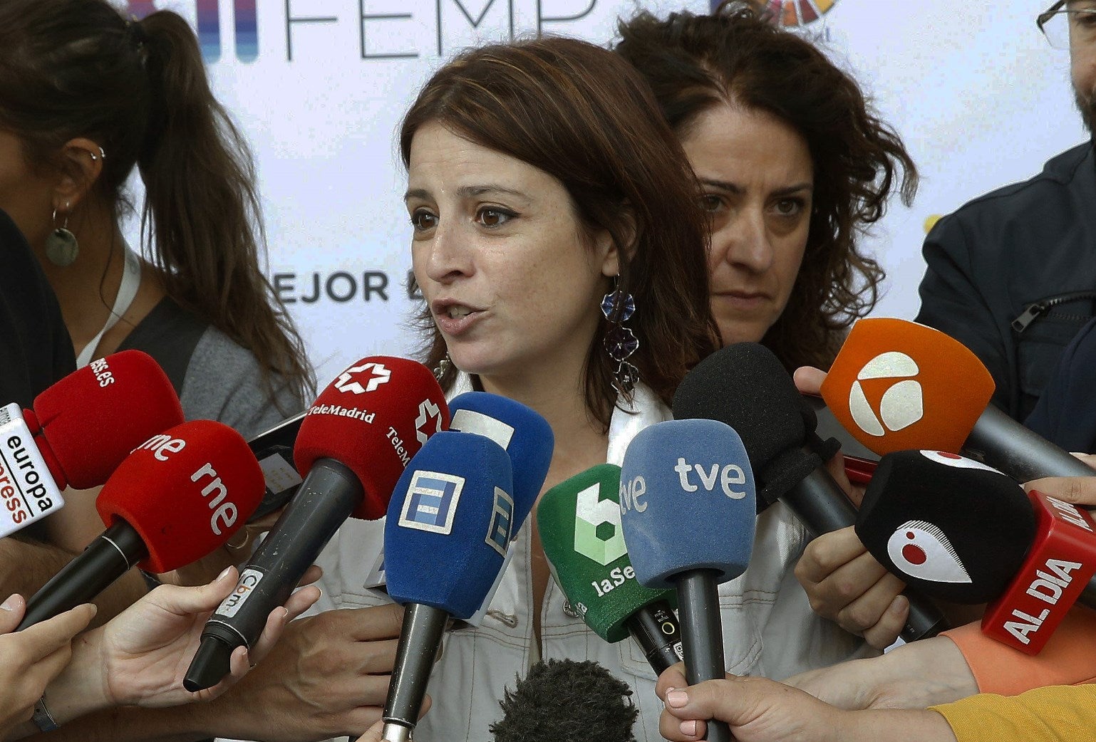 El PSOE continúa sus contactos con el PRC y la próxima semana con CC, Nueva Canarias y el BNG El PSOE continúa sus contactos con el PRC y la próxima semana con CC, Nueva Canarias y el BNG