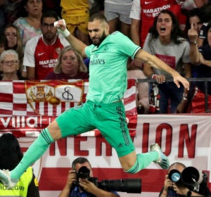 Benzema celebra un gol Benzema celebra un gol